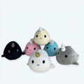 魔法の宇宙からやってきた、柔らかな白いユニコーンクジラのぬいぐるみ。The Plush Company