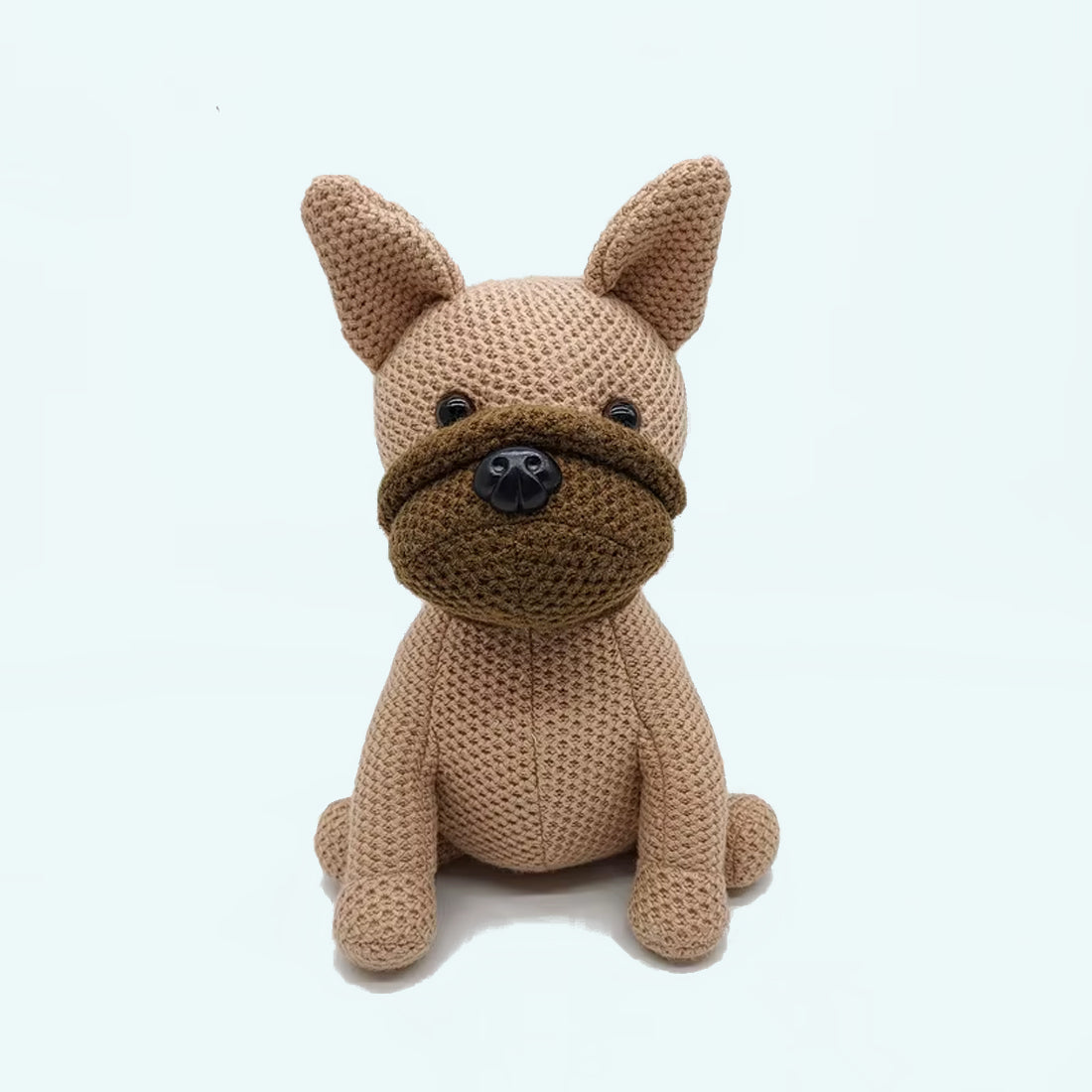 柔らかいかぎ針編みのブルドッグのぬいぐるみ、居心地の良い家のお供、The Plush Company