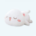 冬の心地よい眠りにぴったりの、ふわふわで可愛い白猫のぬいぐるみ。The Plush Company