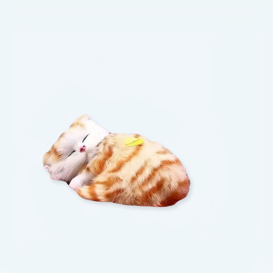 The Plush Company の、柔らかくて抱き心地の良い眠っているジンジャー トラ猫のぬいぐるみ