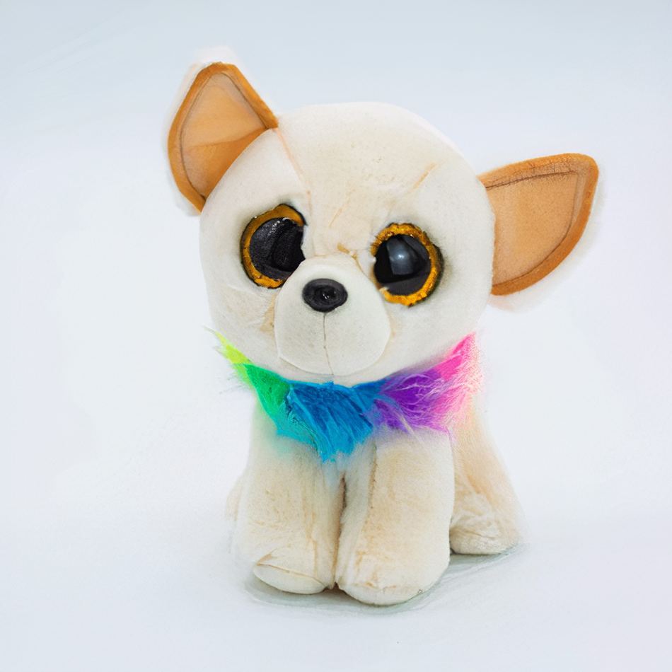 虹色の首輪が付いた、お子様向けの柔らかくて抱き心地の良いぬいぐるみ犬。The Plush Company