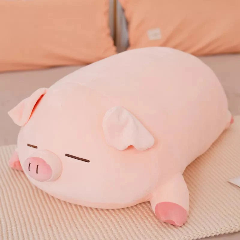 横になって眠っているピンクのぬいぐるみの豚、75cm