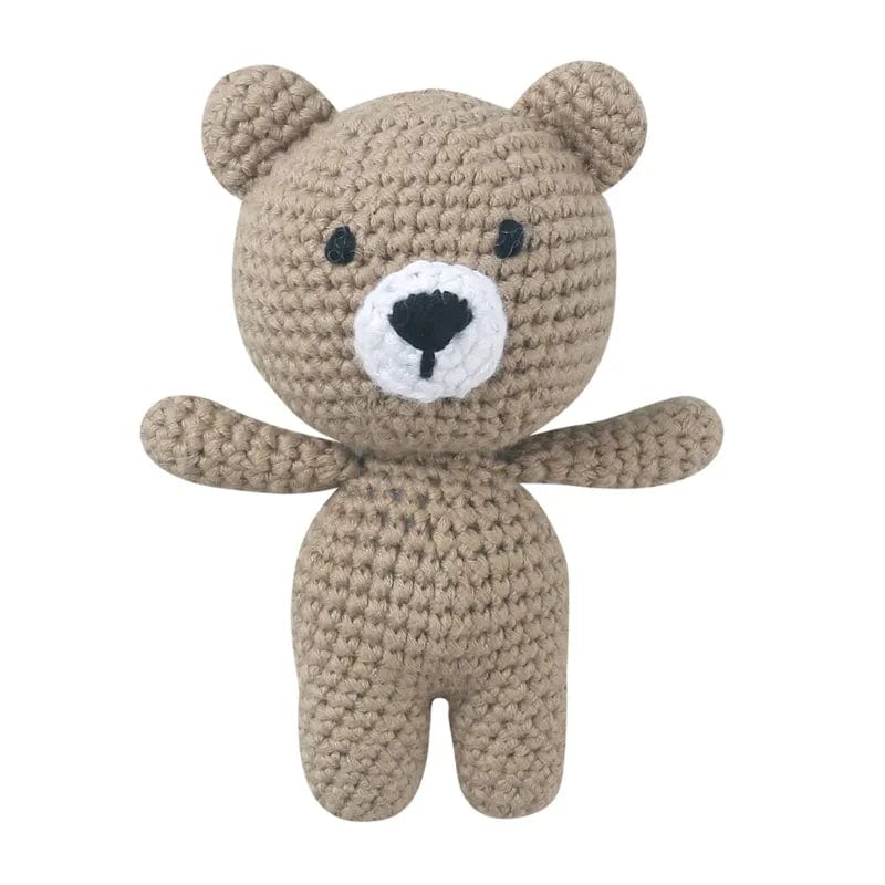 かぎ針編みの茶色のクマのぬいぐるみ