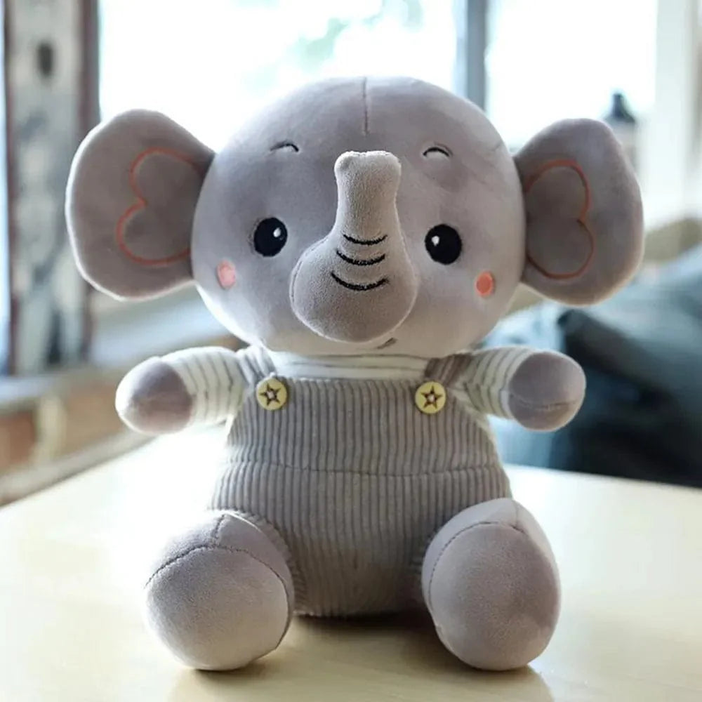 小さなオーバーオールを着た幸せなぬいぐるみの象、グレー