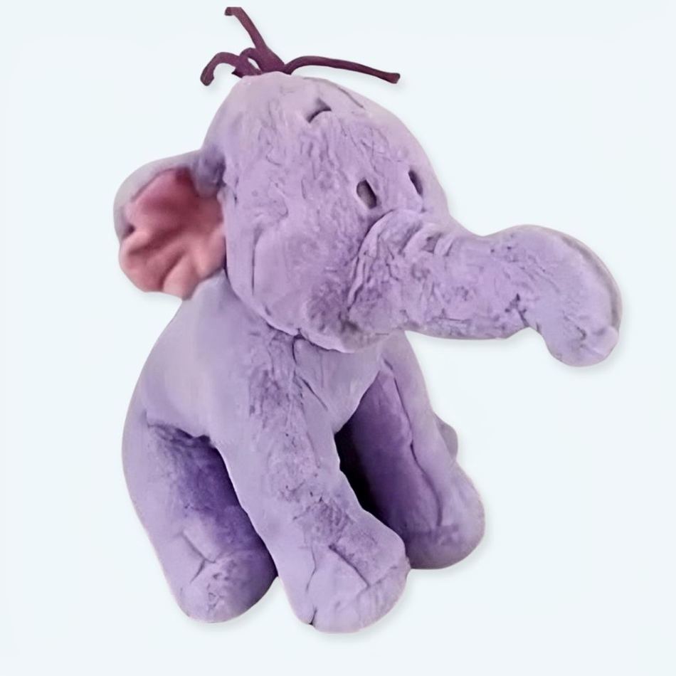 柔らかくて抱き心地の良い、子供用の紫色のディズニーゾウのぬいぐるみ - The Plush Company