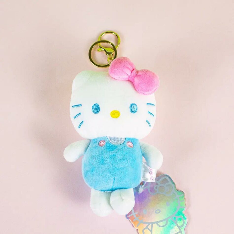 柔らかいハローキティのぬいぐるみ。無地のブルー。お子様のお部屋や抱きしめるのにぴったりです。(The Plush Company)