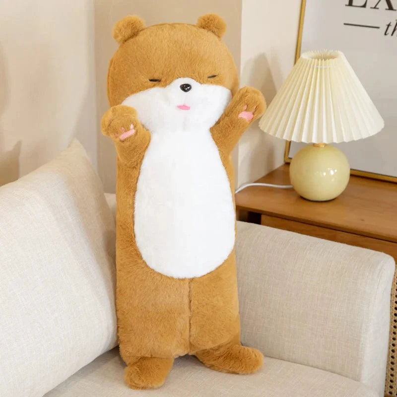 巨大でかわいい茶色のカワウソのぬいぐるみ