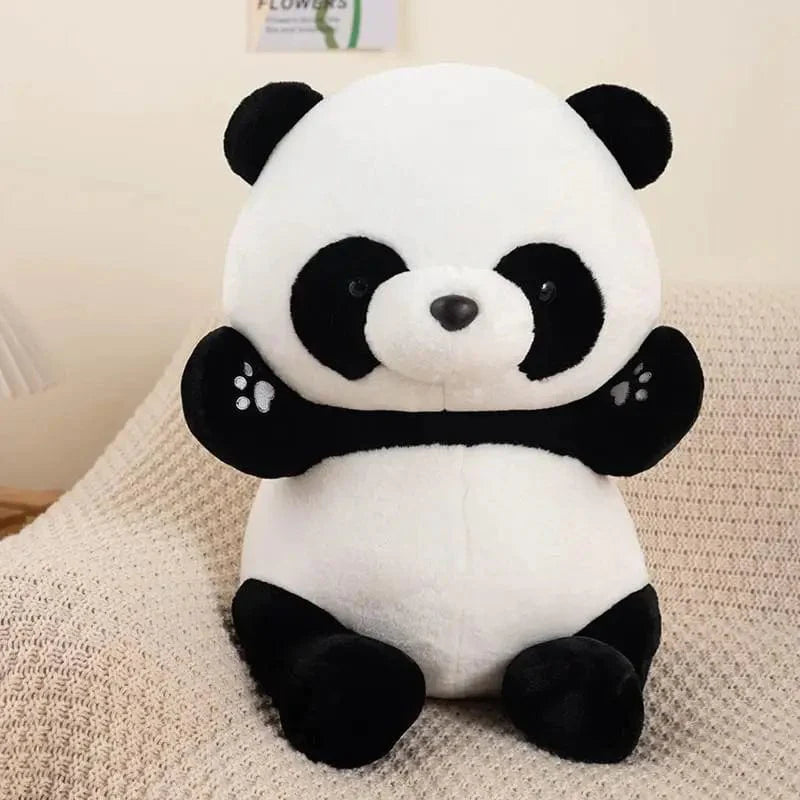 幸せそうに座っているパンダのぬいぐるみ、45cm