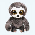 柔らかく光る目が付いた、お子様向けのかわいいナマケモノのぬいぐるみ。The Plush Company