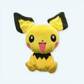 ポケモン ザ プラッシュ カンパニーの、柔らかくて明るい笑顔の黄色いピチューのぬいぐるみ