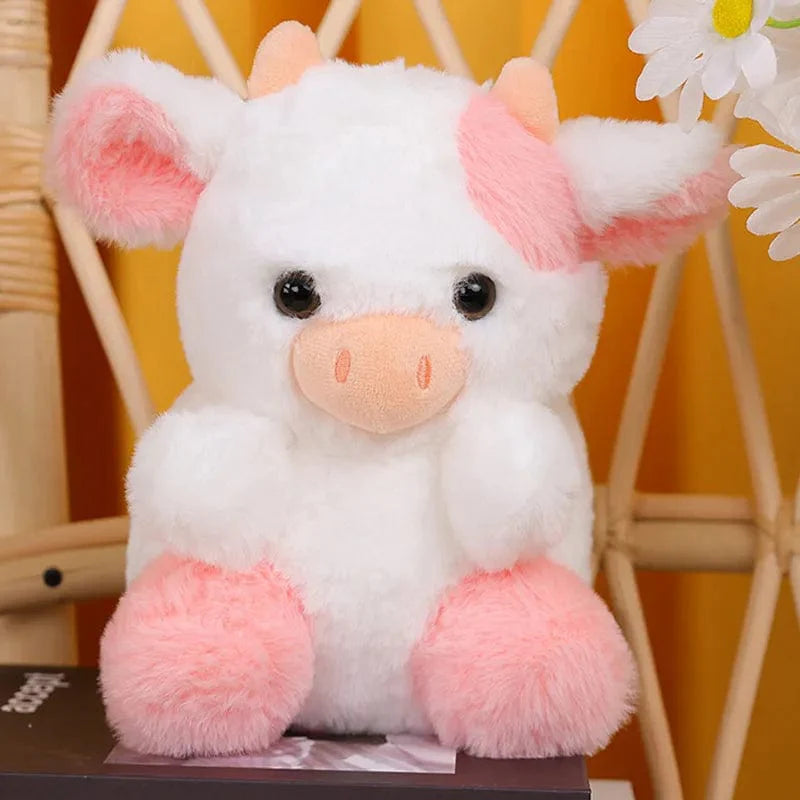 小さなピンクのぬいぐるみの牛